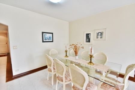 Apartamento à venda com 136m², 3 quartos e 1 vagaSala de jantar