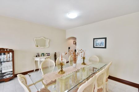 Apartamento à venda com 136m², 3 quartos e 1 vagaSala de jantar