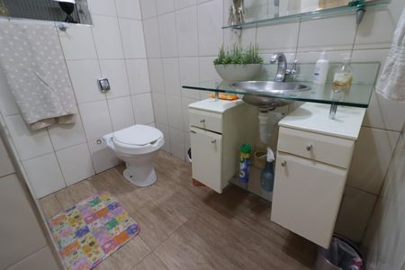 Casa à venda com 224m², 3 quartos e 2 vagasBanheiro 2
