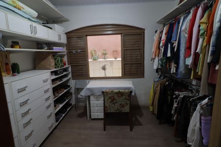 Casa à venda com 224m², 3 quartos e 2 vagasQuarto 2