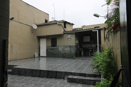 Casa à venda com 1400m², 5 quartos e sem vagaQuintal - Edícula (quarto com banheiro)