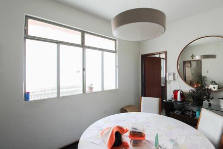 Casa à venda com 360m², 3 quartos e 2 vagas Casa à venda com 360m², 3 quartos e 2 vagasSala de Jantar