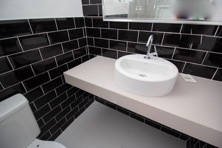 Casa para alugar com 100m², 2 quartos e 2 vagas Casa para alugar com 100m², 2 quartos e 2 vagasBanheiro da Suíte 1