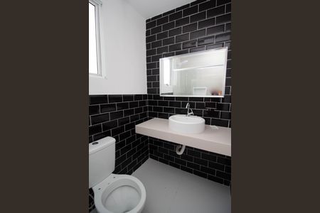 Casa para alugar com 100m², 2 quartos e 2 vagas Casa para alugar com 100m², 2 quartos e 2 vagasBanheiro da Suíte 1