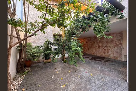 Casa à venda com 220m², 3 quartos e 2 vagas