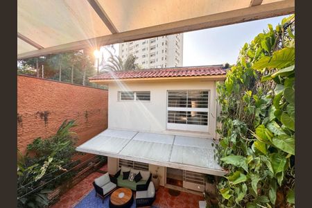 Casa à venda com 220m², 3 quartos e 2 vagas
