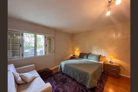 Casa à venda com 220m², 3 quartos e 2 vagas