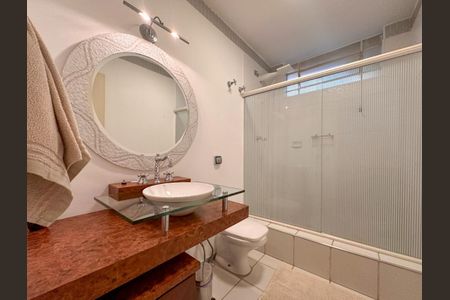 Casa à venda com 220m², 3 quartos e 2 vagas