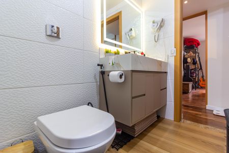 Apartamento à venda com 80m², 2 quartos e 1 vaga Apartamento à venda com 80m², 2 quartos e 1 vagaBanheiro