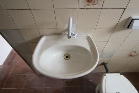 Banheiro de casa para alugar com 1 quarto, 15m² em Jardim Colorado, São Paulo