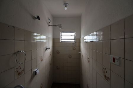 Banheiro de casa para alugar com 1 quarto, 15m² em Jardim Colorado, São Paulo