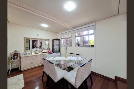 Casa à venda com 500m², 5 quartos e 7 vagasSala