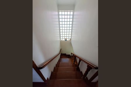 Casa à venda com 500m², 5 quartos e 7 vagasHall escadas