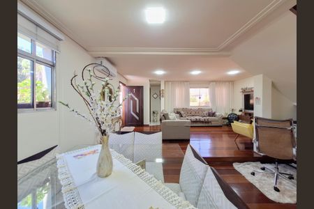 Casa à venda com 500m², 5 quartos e 7 vagasSala