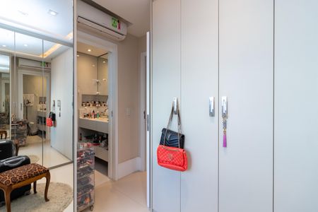 Apartamento à venda com 306m², 4 quartos e 5 vagasSuíte 2