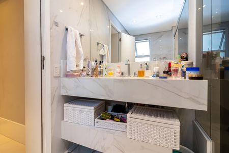 Apartamento à venda com 306m², 4 quartos e 5 vagasBanheiro da Suíte Principal