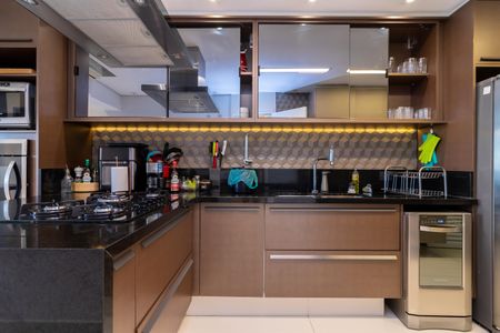 Apartamento à venda com 306m², 4 quartos e 5 vagasCozinha