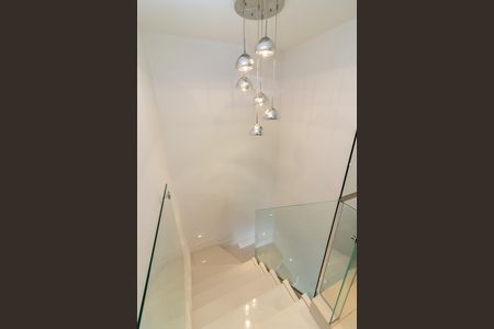 Apartamento à venda com 306m², 4 quartos e 5 vagasCorredor dos Quartos - Escada