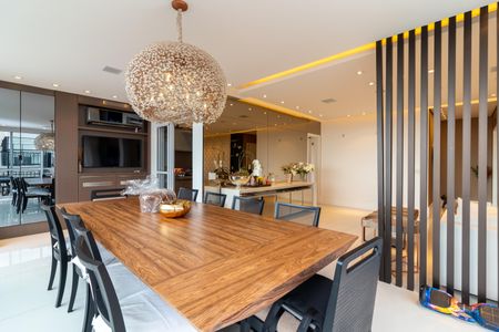Apartamento à venda com 306m², 4 quartos e 5 vagasVaranda / Sala de Jantar