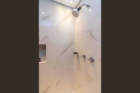 Apartamento à venda com 306m², 4 quartos e 5 vagasBanheiro da Suíte Principal