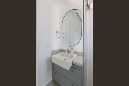 Banheiro de kitnet/studio para alugar com 1 quarto, 27m² em Boa Vista, Porto Alegre