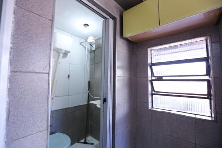 Banheiro de casa para alugar com 1 quarto, 20m² em Jardim Peri, São Paulo