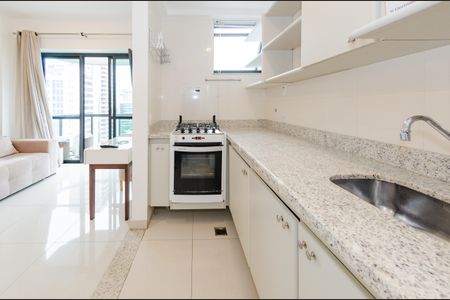 Cozinha de apartamento para alugar com 1 quarto, 45m² em Funcionários, Belo Horizonte