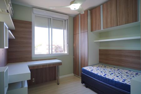 Quarto 1 de apartamento para alugar com 2 quartos, 51m² em Vila Ipiranga, Porto Alegre