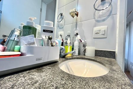 Apartamento à venda com 54m², 2 quartos e 1 vaga Apartamento à venda com 54m², 2 quartos e 1 vagaBanheiro da Suíte