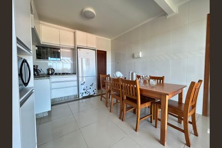 Casa para alugar com 145m², 3 quartos e 2 vagasCozinha 