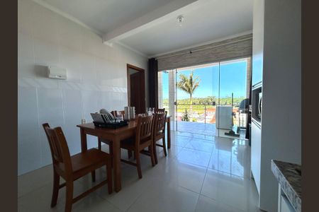 Casa para alugar com 145m², 3 quartos e 2 vagasCozinha 