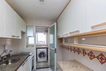 Cozinha de apartamento para alugar com 3 quartos, 94m² em Passo d’Areia, Porto Alegre