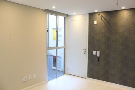 Sala de apartamento para alugar com 2 quartos, 43m² em Recanto Vista Alegre, Cotia
