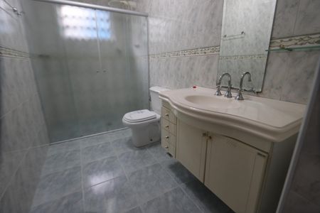 Casa à venda com 200m², 4 quartos e 2 vagasBanheiro de Baixo