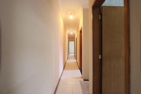 Casa à venda com 200m², 4 quartos e 2 vagasCorredor