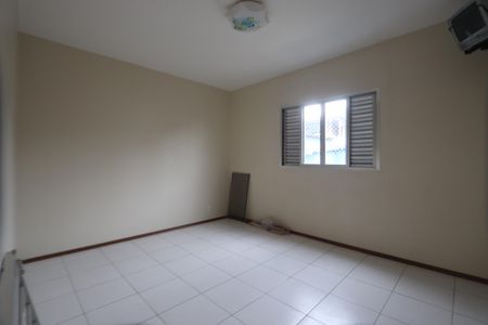 Casa à venda com 200m², 4 quartos e 2 vagasQuarto 3