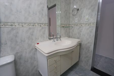 Casa à venda com 200m², 4 quartos e 2 vagasBanheiro de Baixo