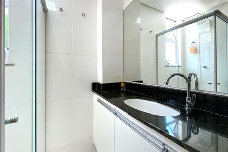 Apartamento à venda com 74m², 3 quartos e 2 vagas Apartamento à venda com 74m², 3 quartos e 2 vagasBanheiro da Suíte 1
