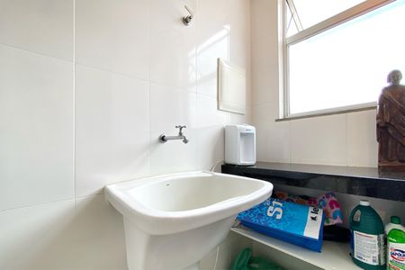 Apartamento à venda com 74m², 3 quartos e 2 vagas Apartamento à venda com 74m², 3 quartos e 2 vagasÁrea de Serviço