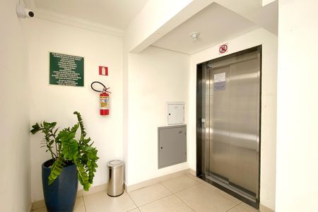 Apartamento à venda com 74m², 3 quartos e 2 vagas Apartamento à venda com 74m², 3 quartos e 2 vagasElevador