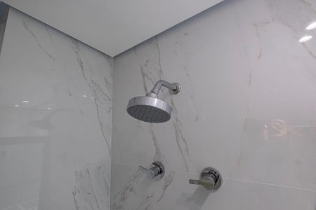 Banheiro de kitnet/studio para alugar com 1 quarto, 27m² em Cerqueira César, São Paulo