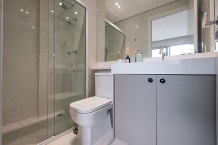 Banheiro de kitnet/studio para alugar com 1 quarto, 27m² em Cerqueira César, São Paulo