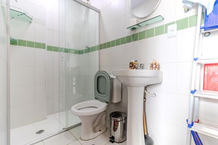 Banheiro de kitnet/studio para alugar com 1 quarto, 40m² em Santa Ifigênia, São Paulo