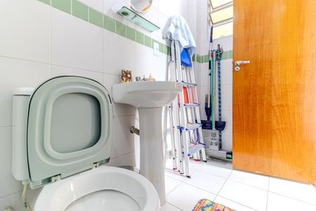 Banheiro de kitnet/studio para alugar com 1 quarto, 40m² em Santa Ifigênia, São Paulo