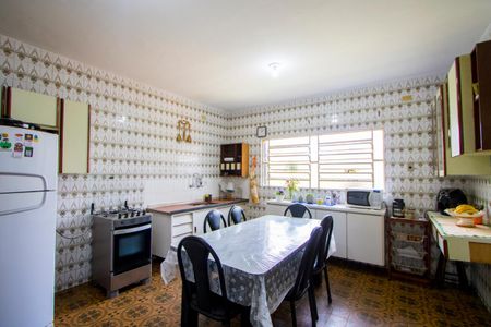 Casa à venda com 279m², 2 quartos e 2 vagasCozinha