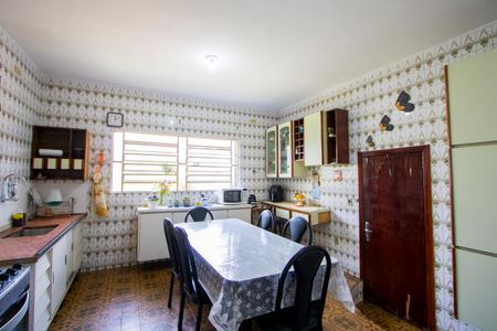 Casa à venda com 279m², 2 quartos e 2 vagasCozinha