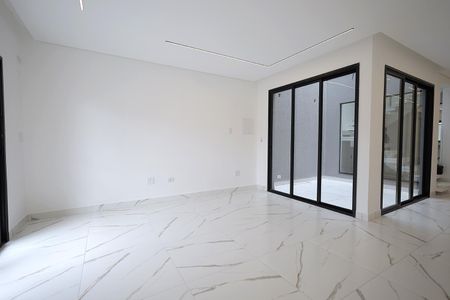 Casa à venda com 275m², 3 quartos e 8 vagas Casa à venda com 275m², 3 quartos e 8 vagasSala