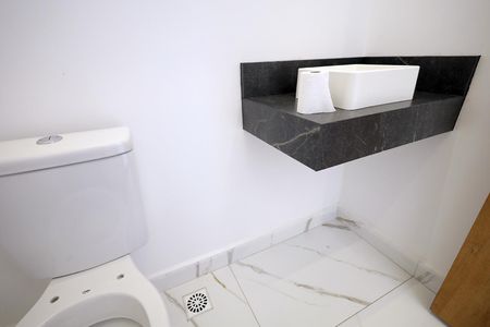 Casa à venda com 275m², 3 quartos e 8 vagas Casa à venda com 275m², 3 quartos e 8 vagasBanheiro 1