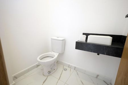 Casa à venda com 275m², 3 quartos e 8 vagas Casa à venda com 275m², 3 quartos e 8 vagasBanheiro 1