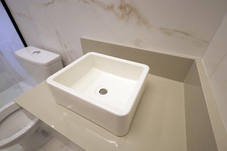 Casa à venda com 275m², 3 quartos e 8 vagas Casa à venda com 275m², 3 quartos e 8 vagasBanheiro Suíte 2